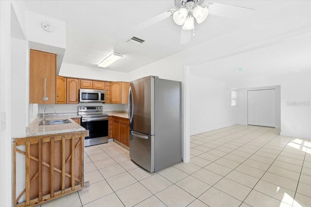 Image 11 of property listing at 138 HAWTHORNE ROAD, Auburndale, FL 33823