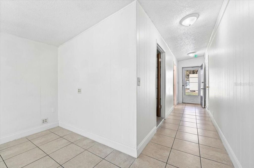 Image 14 of property listing at 138 HAWTHORNE ROAD, Auburndale, FL 33823