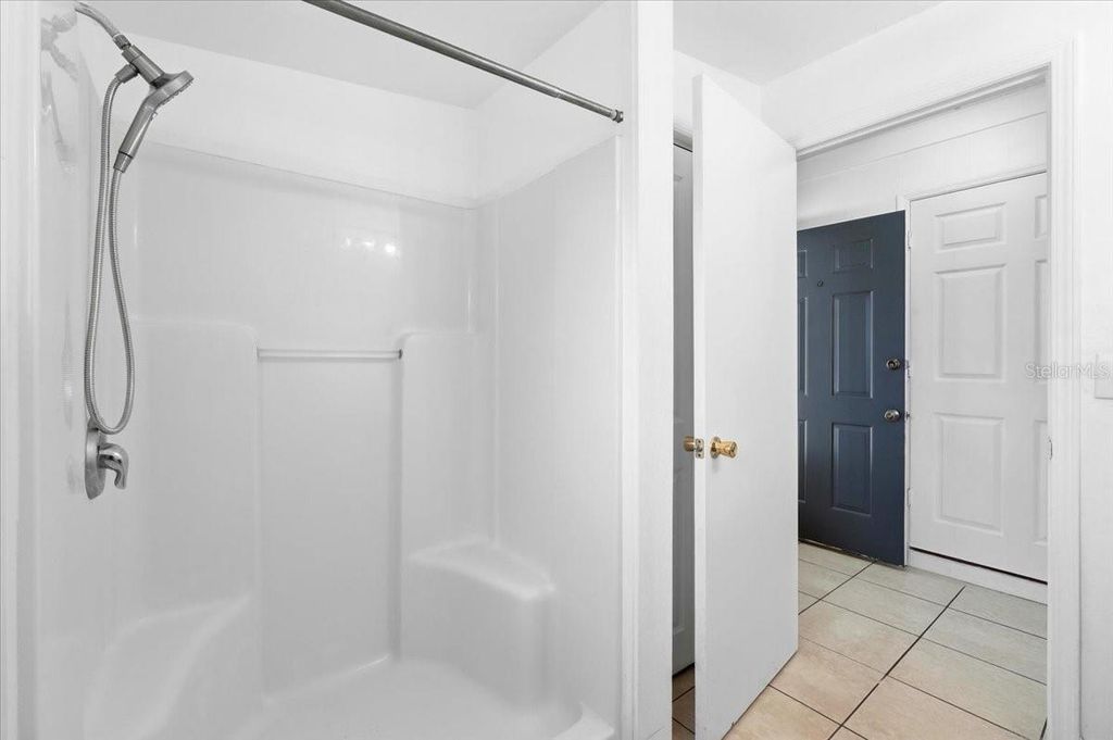 Image 24 of property listing at 138 HAWTHORNE ROAD, Auburndale, FL 33823