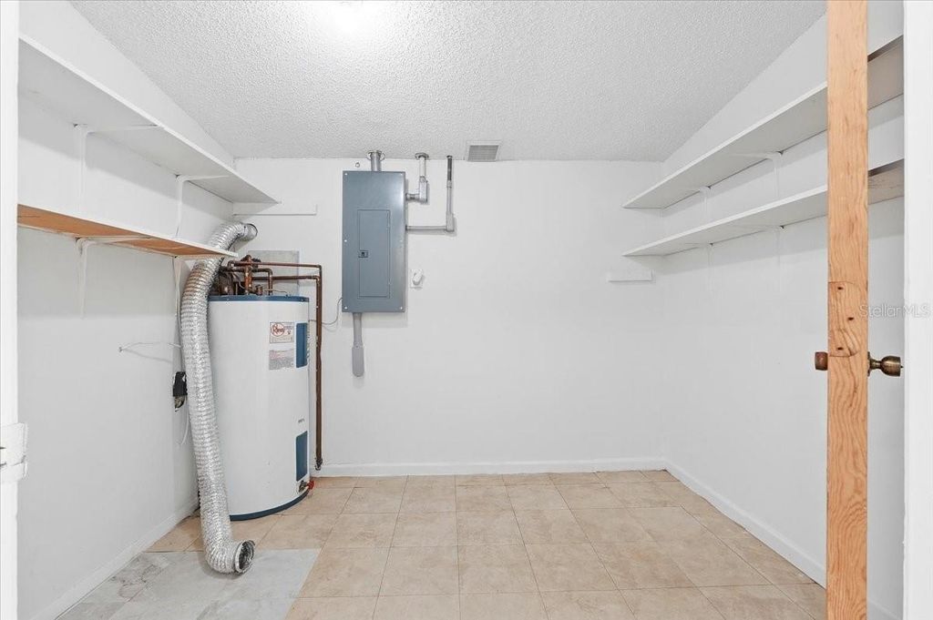 Image 27 of property listing at 138 HAWTHORNE ROAD, Auburndale, FL 33823