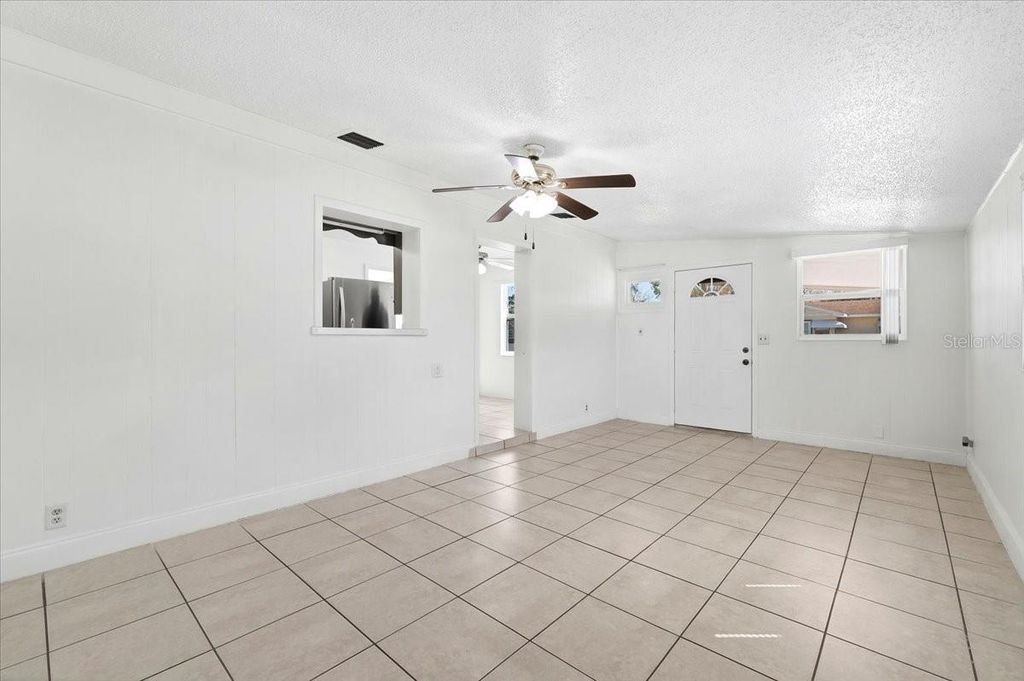 Image 4 of property listing at 138 HAWTHORNE ROAD, Auburndale, FL 33823