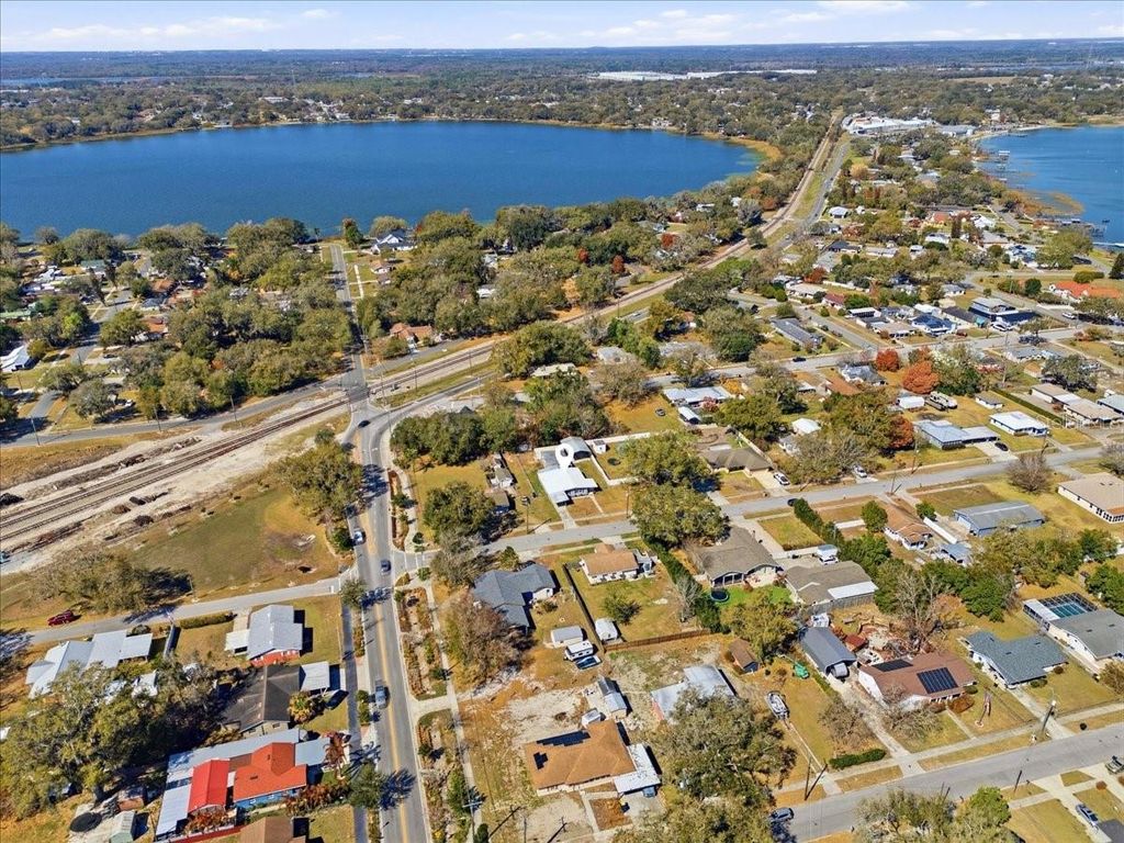 Image 41 of property listing at 138 HAWTHORNE ROAD, Auburndale, FL 33823