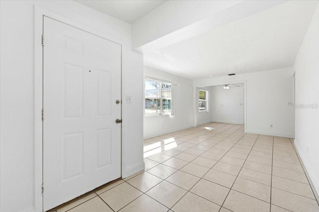 Image 6 of property listing at 138 HAWTHORNE ROAD, Auburndale, FL 33823