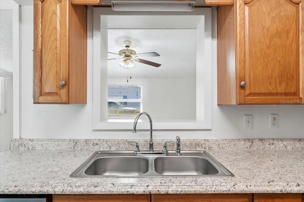 Image 10 of property listing at 138 HAWTHORNE ROAD, Auburndale, FL 33823