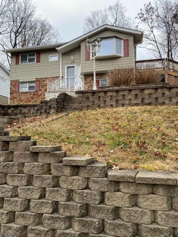 110 Metro Trl, Hopatcong Boro, NJ 07843