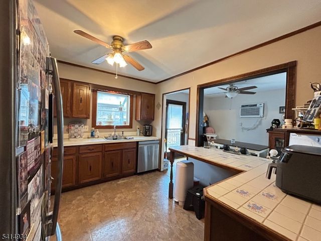 110 Metro Trl, Hopatcong Boro, NJ 07843