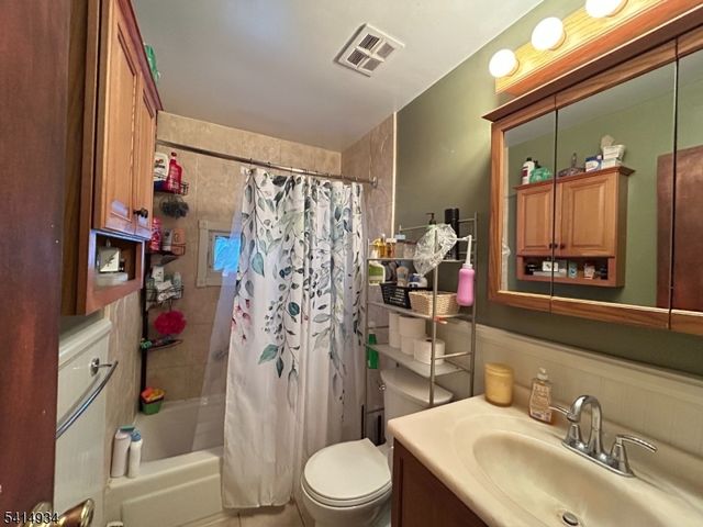 110 Metro Trl, Hopatcong Boro, NJ 07843