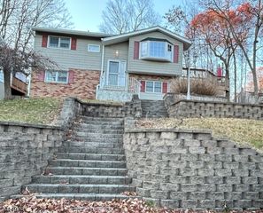 110 Metro Trl, Hopatcong Boro, NJ 07843