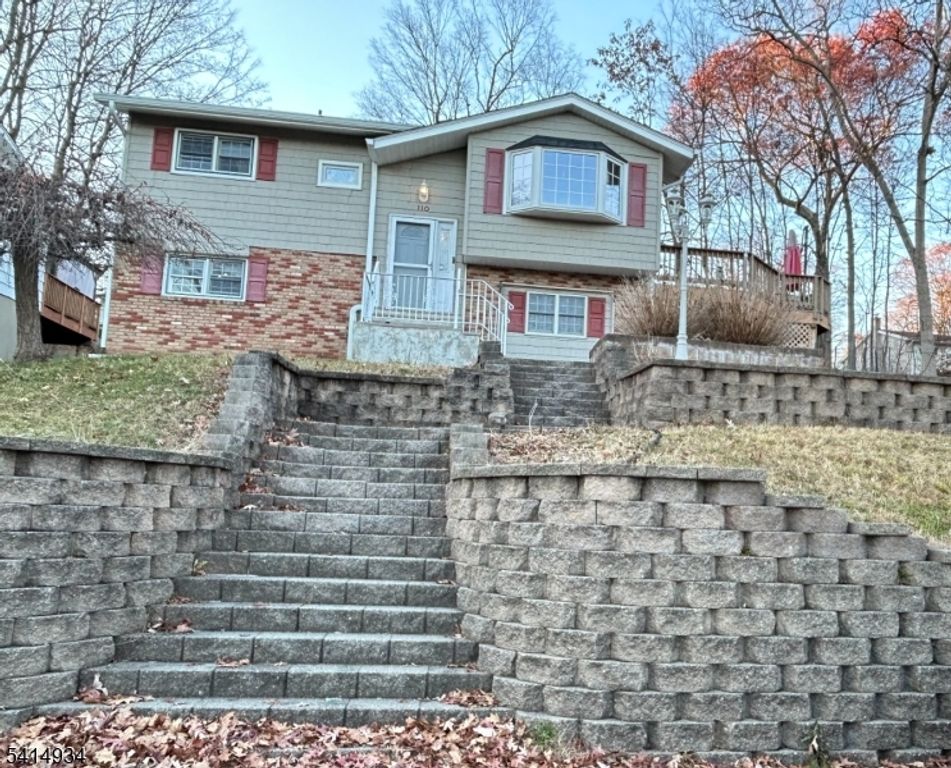 110 Metro Trl, Hopatcong Boro, NJ 07843