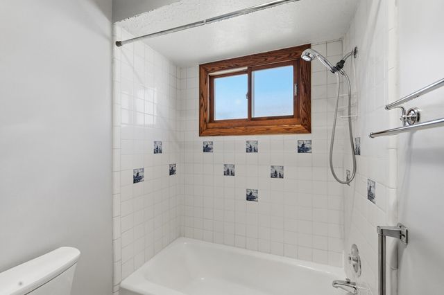 1001 Upland Court NE, Albuquerque, NM 87112