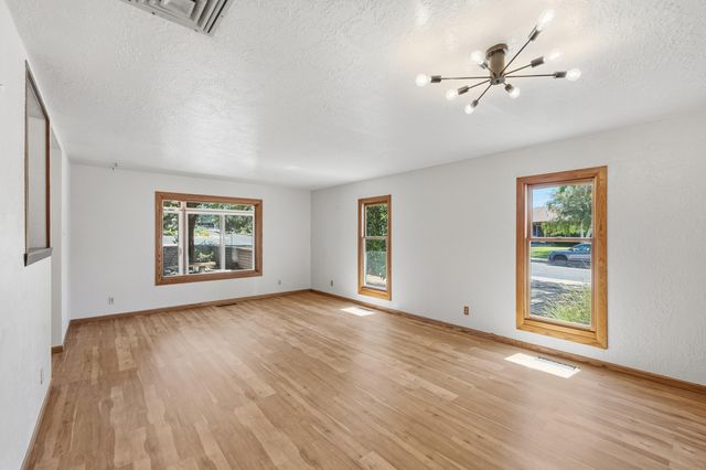 1001 Upland Court NE, Albuquerque, NM 87112