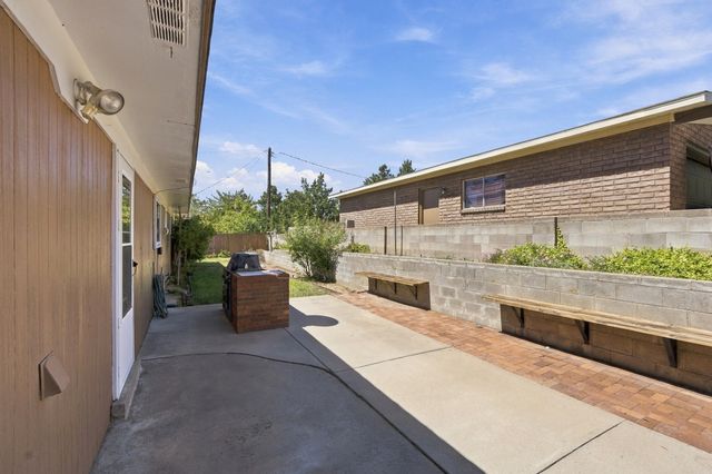 1001 Upland Court NE, Albuquerque, NM 87112
