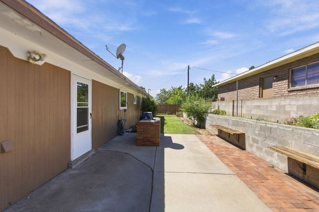 1001 Upland Court NE, Albuquerque, NM 87112