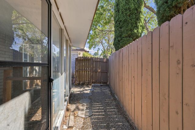 1001 Upland Court NE, Albuquerque, NM 87112