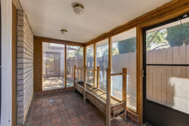 1001 Upland Court NE, Albuquerque, NM 87112