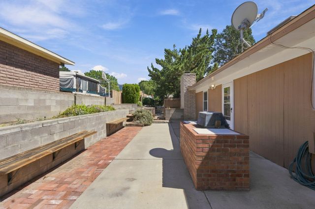 1001 Upland Court NE, Albuquerque, NM 87112