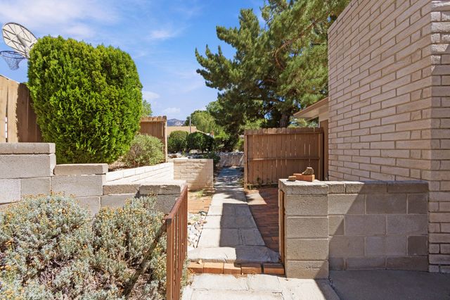 1001 Upland Court NE, Albuquerque, NM 87112