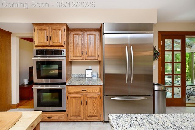 5684 Sussex Court, Troy, MI 48098
