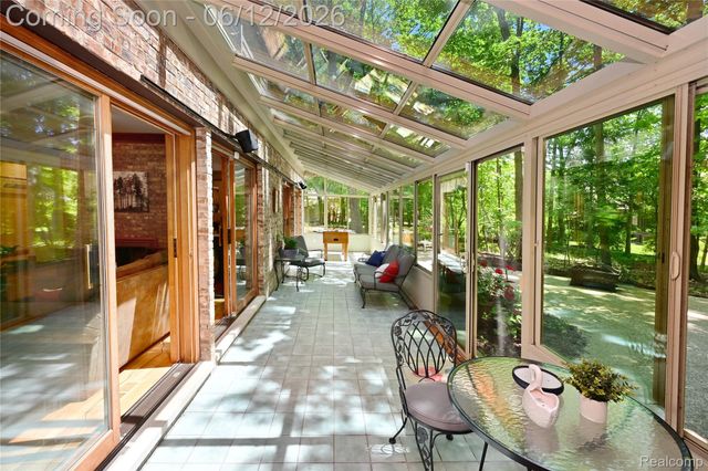 5684 Sussex Court, Troy, MI 48098