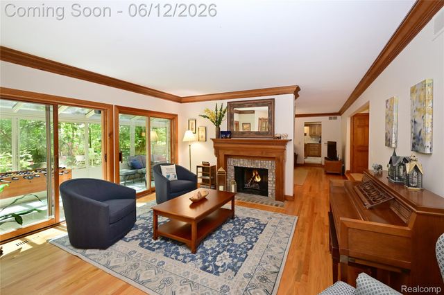 5684 Sussex Court, Troy, MI 48098