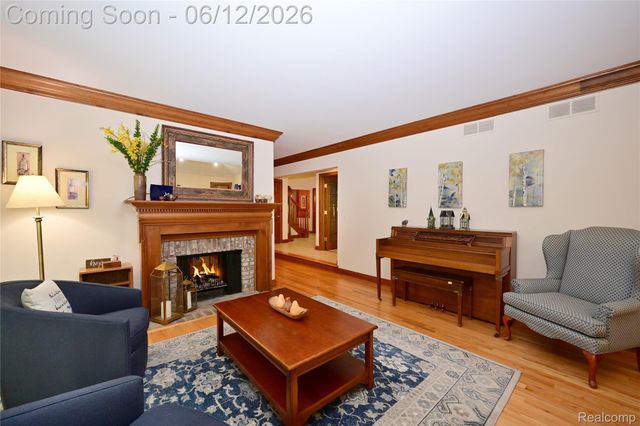 5684 Sussex Court, Troy, MI 48098