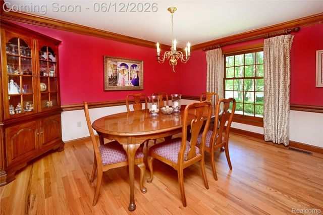 5684 Sussex Court, Troy, MI 48098
