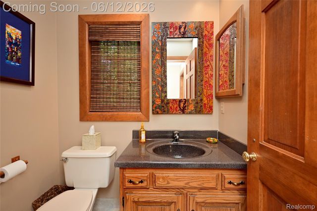 5684 Sussex Court, Troy, MI 48098