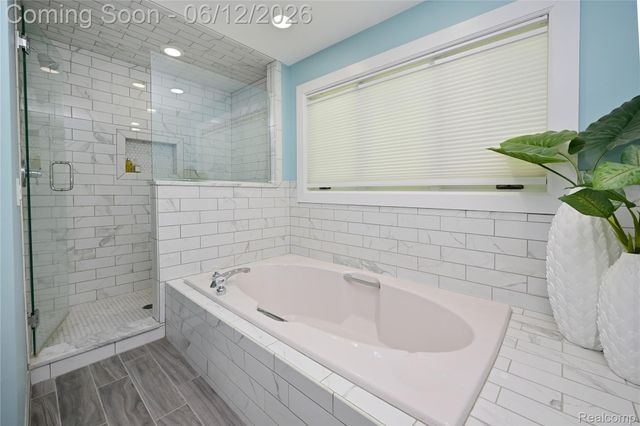 5684 Sussex Court, Troy, MI 48098