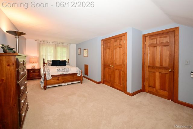 5684 Sussex Court, Troy, MI 48098