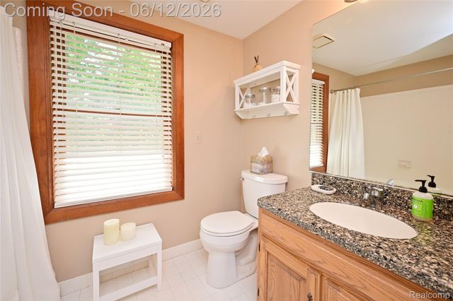5684 Sussex Court, Troy, MI 48098