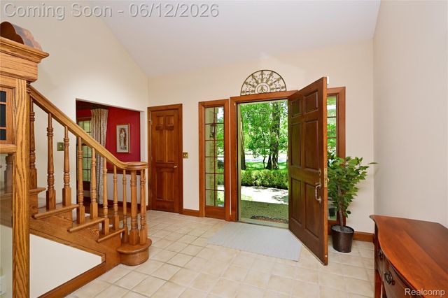 5684 Sussex Court, Troy, MI 48098