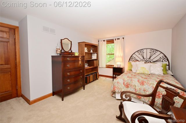 5684 Sussex Court, Troy, MI 48098