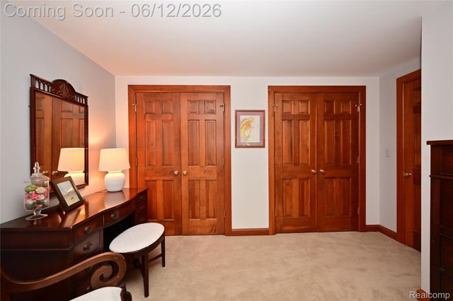 5684 Sussex Court, Troy, MI 48098