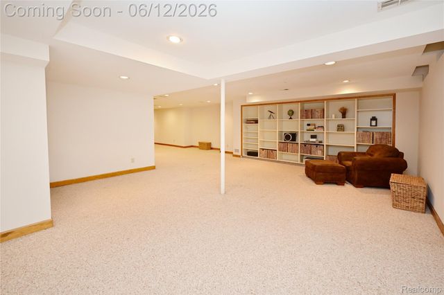 5684 Sussex Court, Troy, MI 48098
