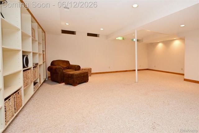 5684 Sussex Court, Troy, MI 48098