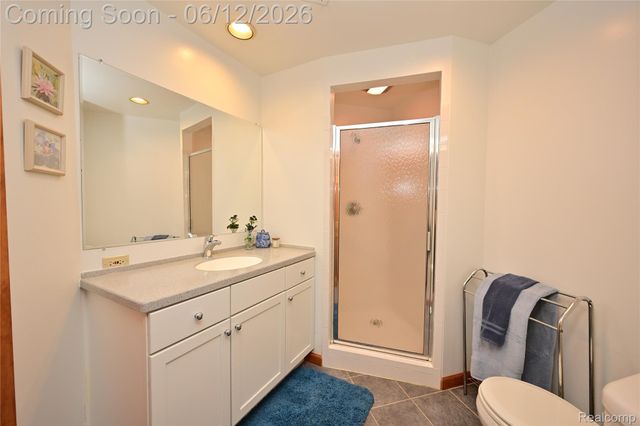5684 Sussex Court, Troy, MI 48098