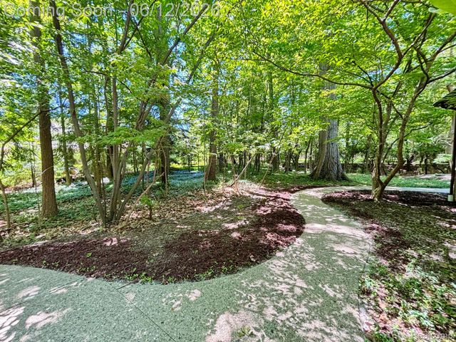 5684 Sussex Court, Troy, MI 48098