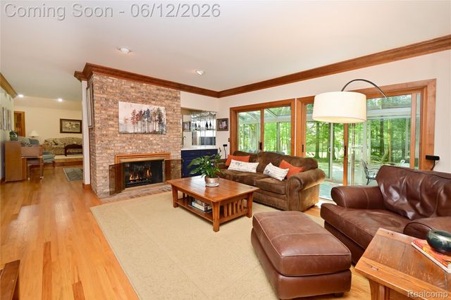 5684 Sussex Court, Troy, MI 48098