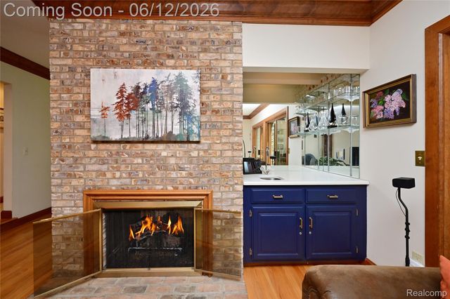 5684 Sussex Court, Troy, MI 48098
