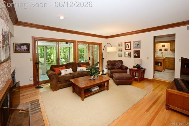 5684 Sussex Court, Troy, MI 48098