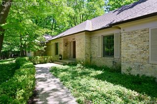 5684 Sussex Court, Troy, MI 48098