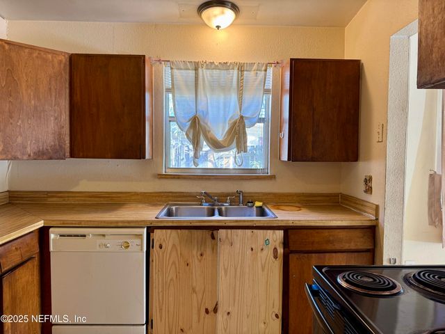 6915 ARQUES Road, Jacksonville, FL 32205