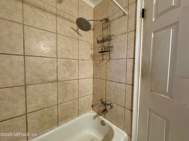 6915 ARQUES Road, Jacksonville, FL 32205