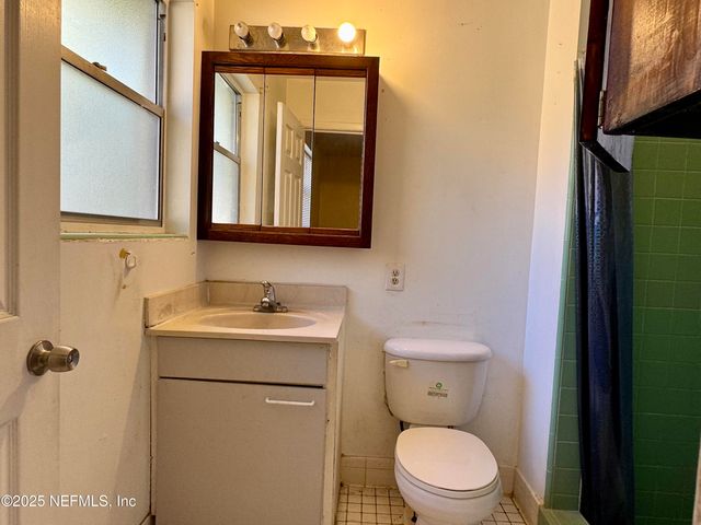 6915 ARQUES Road, Jacksonville, FL 32205