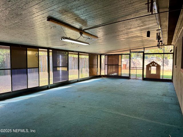 6915 ARQUES Road, Jacksonville, FL 32205