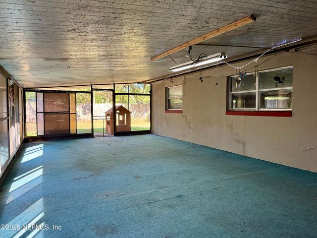 6915 ARQUES Road, Jacksonville, FL 32205