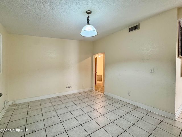 6915 ARQUES Road, Jacksonville, FL 32205