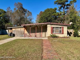 6915 ARQUES Road, Jacksonville, FL 32205