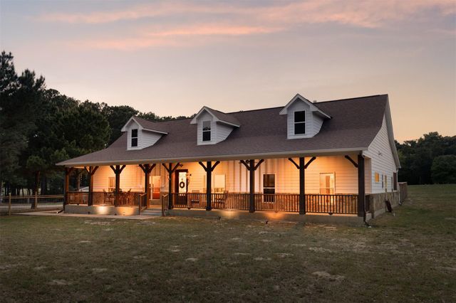 1900 Highway 21 E, Paige, TX 78659