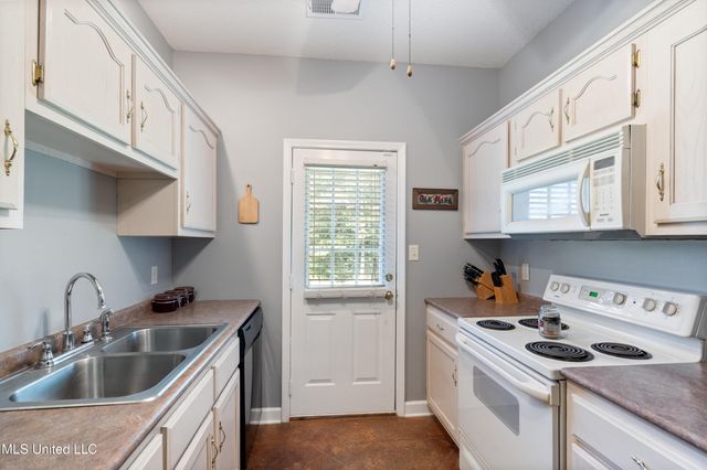 3466 N Woodland Trace, Southaven, MS 38672
